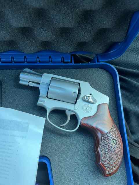 S&amp;w 642 wood grip