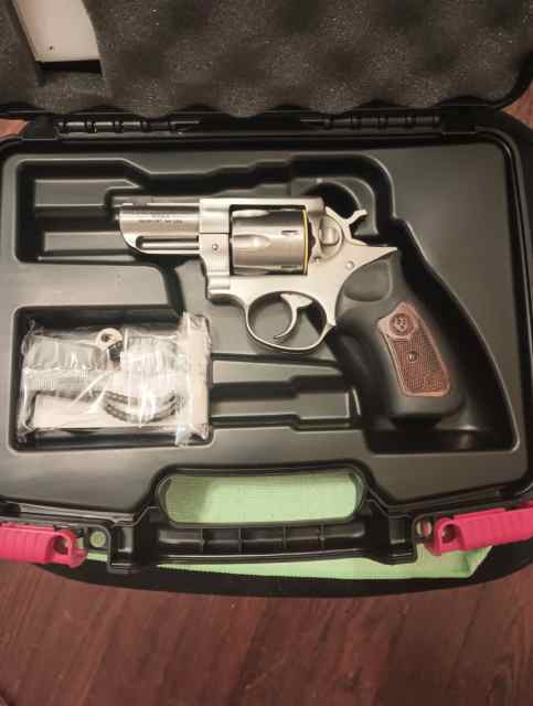 Ruger GP100 2-1/2&quot; 357 snubnose talo edition 