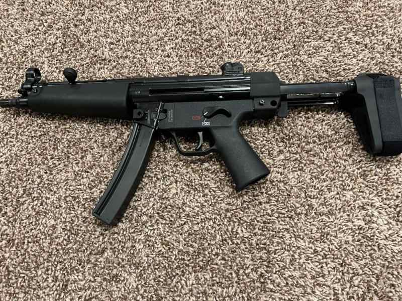 New Hk Sp5 with 2x 30 rounds mag.