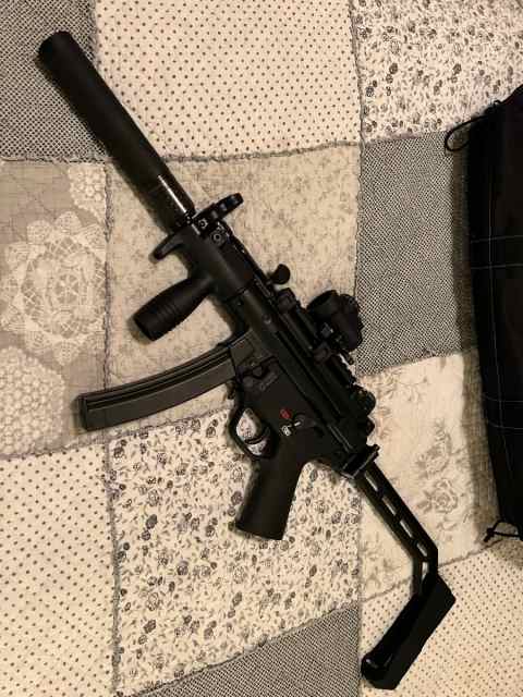 Heckler &amp; Koch MP5K w/ Trijicon MRO, A3 Brace
