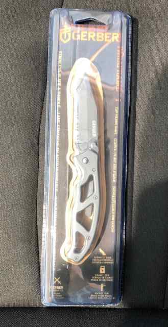 New in Box Gerber 3” Paraframe Stainless Knife