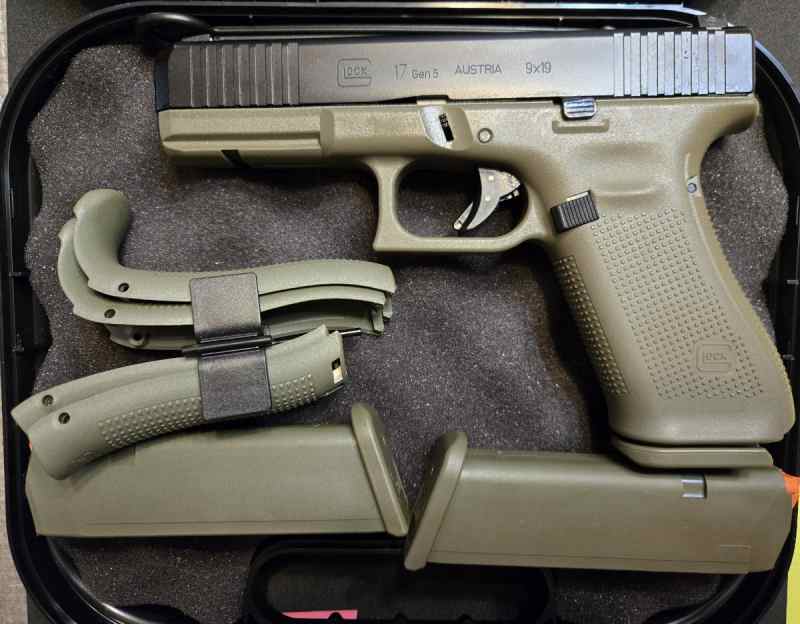 Glock 17 Gen5 Battlefield Green w/Tritium sights