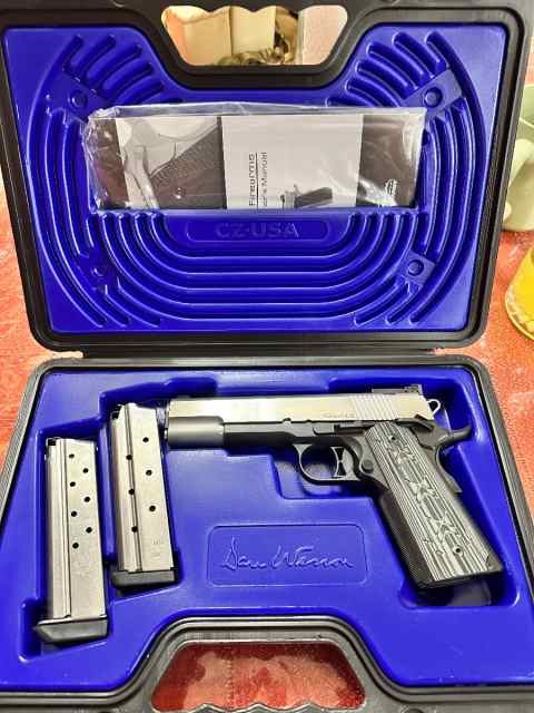 Dan Wesson Silverback 1911 10mm