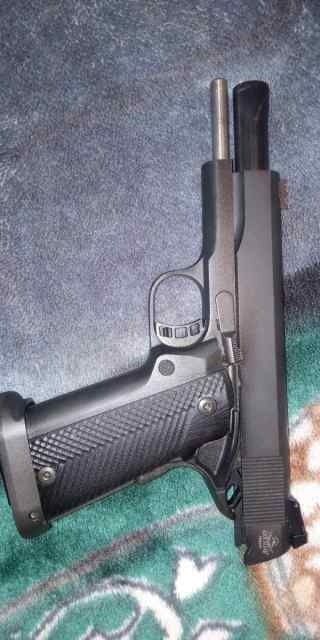 Rock island armory 1911 10mm HC holds 16 rds