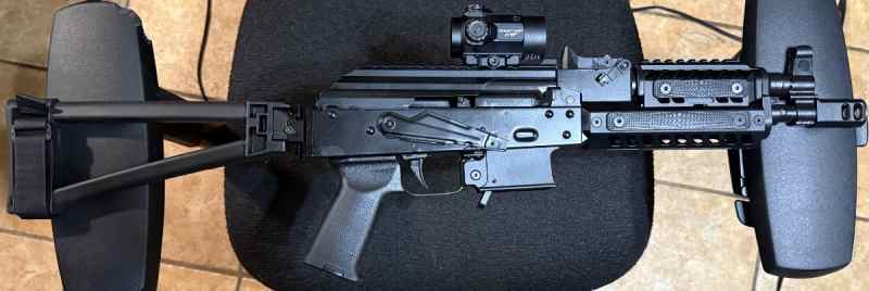 AK-V with extra magazines and optic