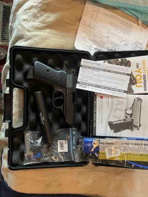 NIB UNFIRED Walther PPK/s .22lr &amp; fake silencer 