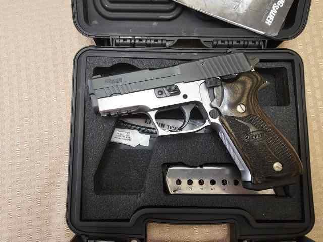 Like New Sig 220 elite 45acp