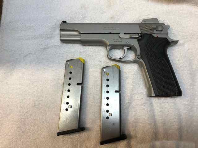 Smith and Wesson 1006b10mm