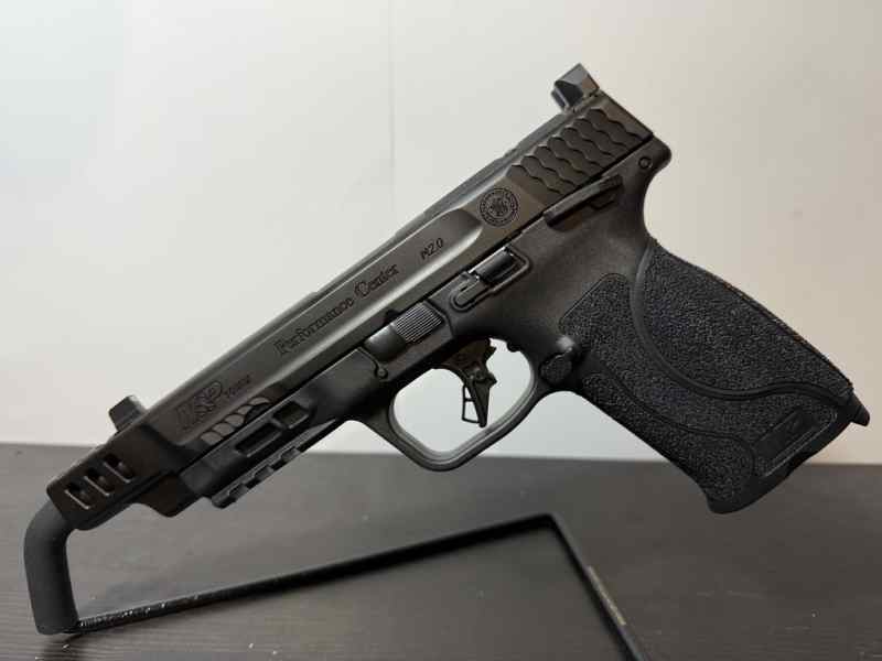 Smith and Wesson 10mm M&amp;P2.0 Performance Center