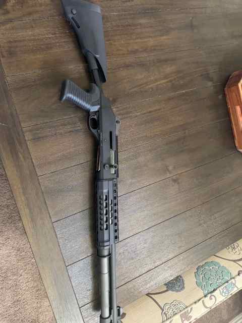 Benelli M4 LE 2025