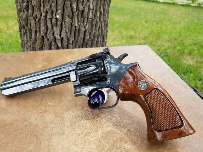 Dan Wesson 15-2 .357 magnum 