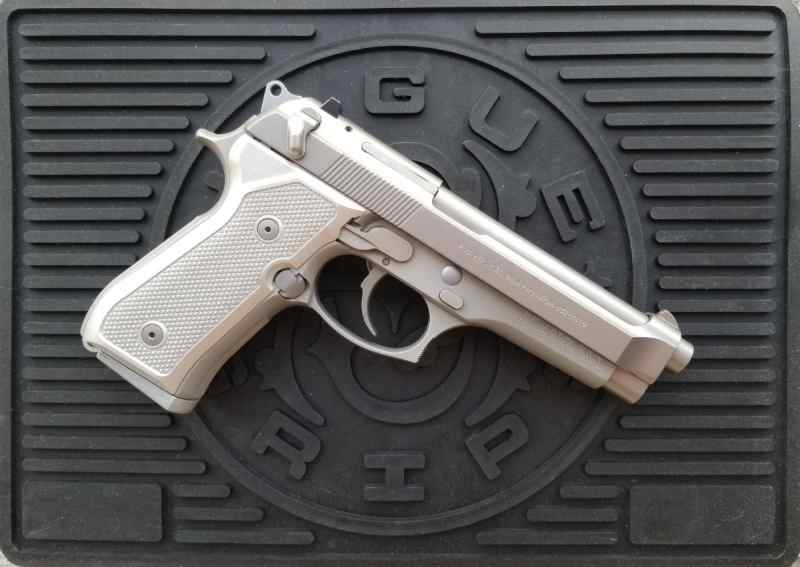 Beretta 92FS INOX Ghost