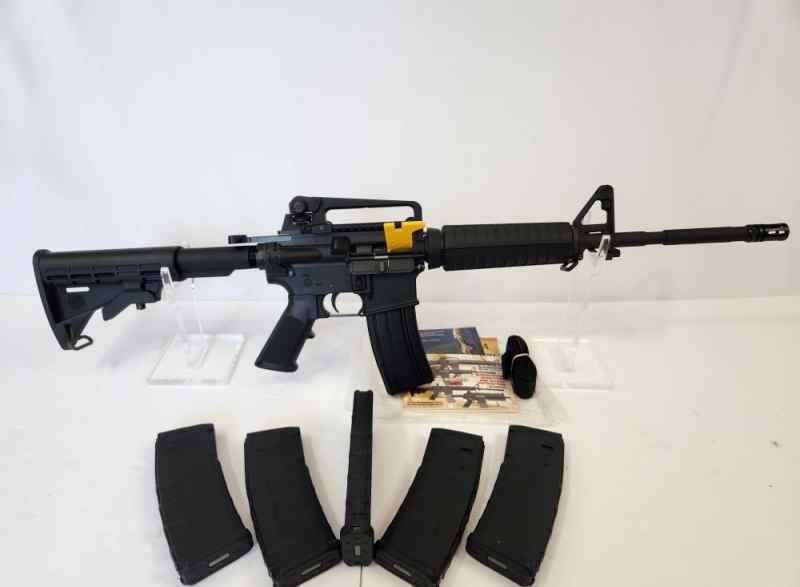 Bushmaster XM15-E2S Carbine M4 AR15 