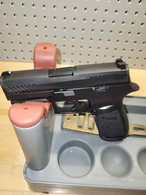 Sig Sauer compact 320 9mm