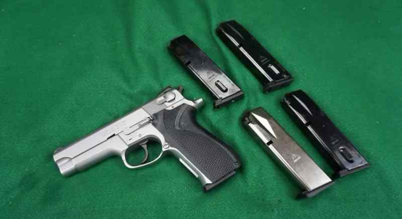 S&amp;W Smith 5906 9 9mm 4&quot; Full Stainless 14-Round