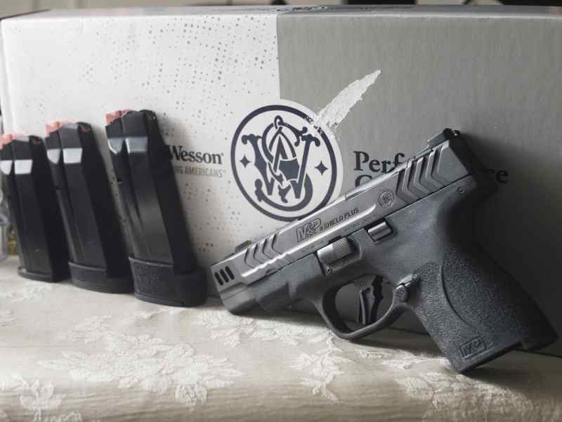  S&amp;W M&amp;P Shield Plus Carry Comp (SKU 13990)