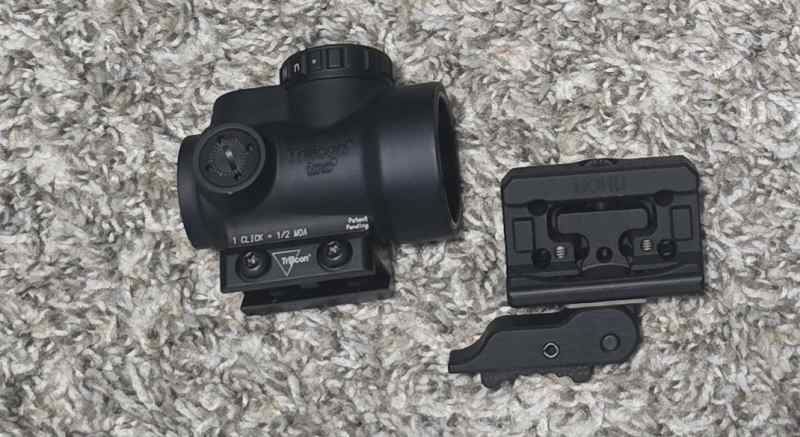 Trijicon MRO green dot with Sphur QD mount