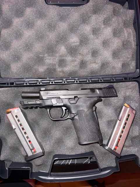 Smith &amp; Wesson M&amp;P 9mm