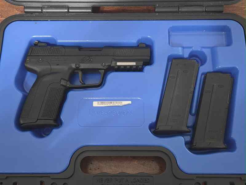FN Five Seven (2).jpg
