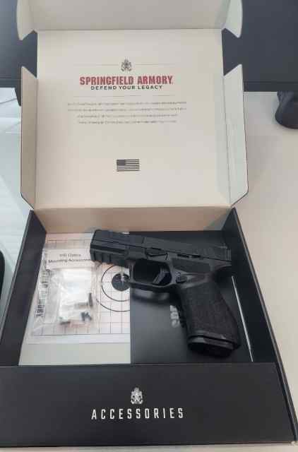 Springfield Echelon 4.0C (with two holsters, etc)