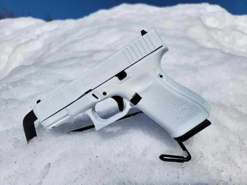 X-Werks Custom Glock 19 Gen 5 StormTrooper White