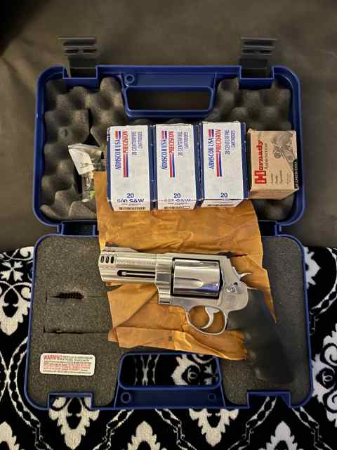 Smith and Wesson 500 magnum 4”