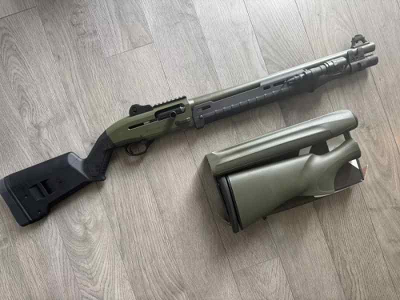 Beretta 1301 Tactical, Gen 2, with Aridus and Magp