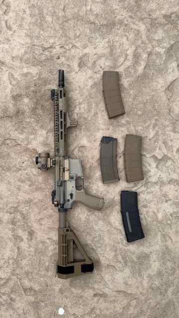 High end AR15 pistol build (includes 4 magazines)